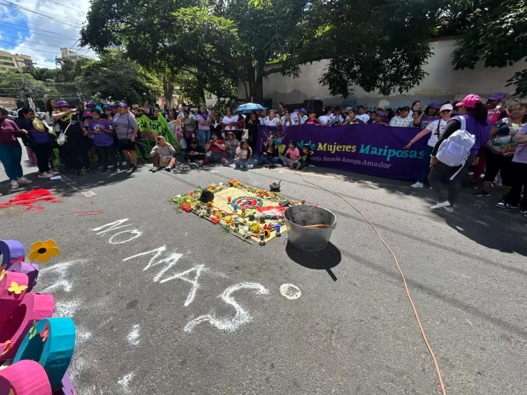 Mujeres organizadas transforman el arte en demandas políticas y en una reinterpretación de la lucha histórica