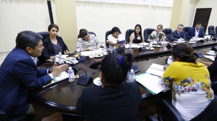 Juan Orlando Hernández gira instrucciones para movilizar recursos a favor de CrediMujer