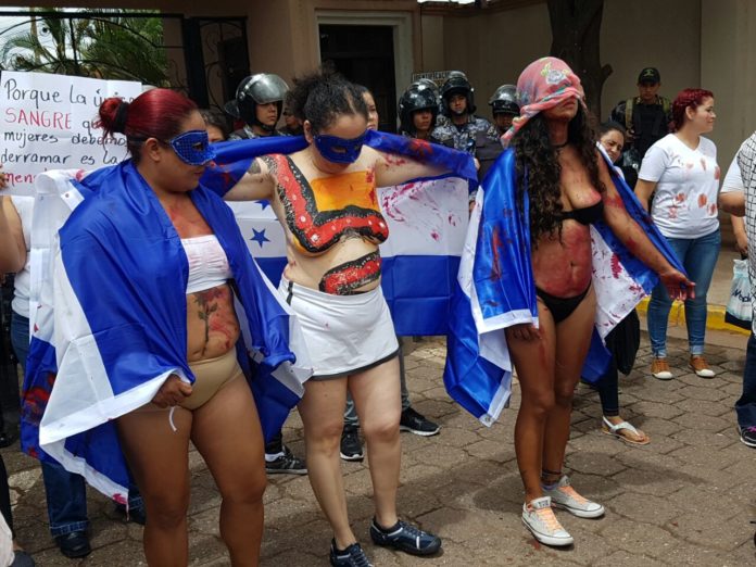 Mujeres en resistencia: desnudas y desnudando los femicidios en Honduras
